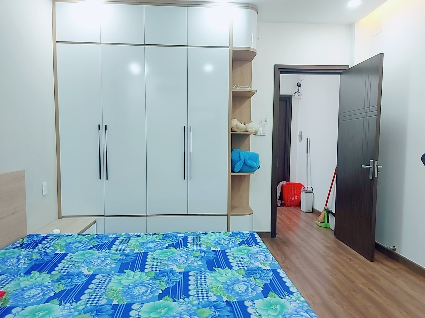 Bán Rẻ Nhà HẺm ÔTô Thông Đất Thánh P,6 Tân Bình Giáp Q.10,72m2,4Tầng,8Tỷ4, Bao đầu Tư 3