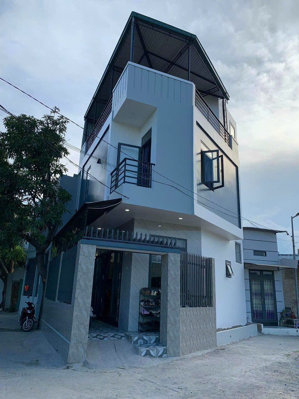 Bán nhà 3 tầng, 2 mặt tiền Thái Thông, Vĩnh Thái, TP Nha Trang ‼