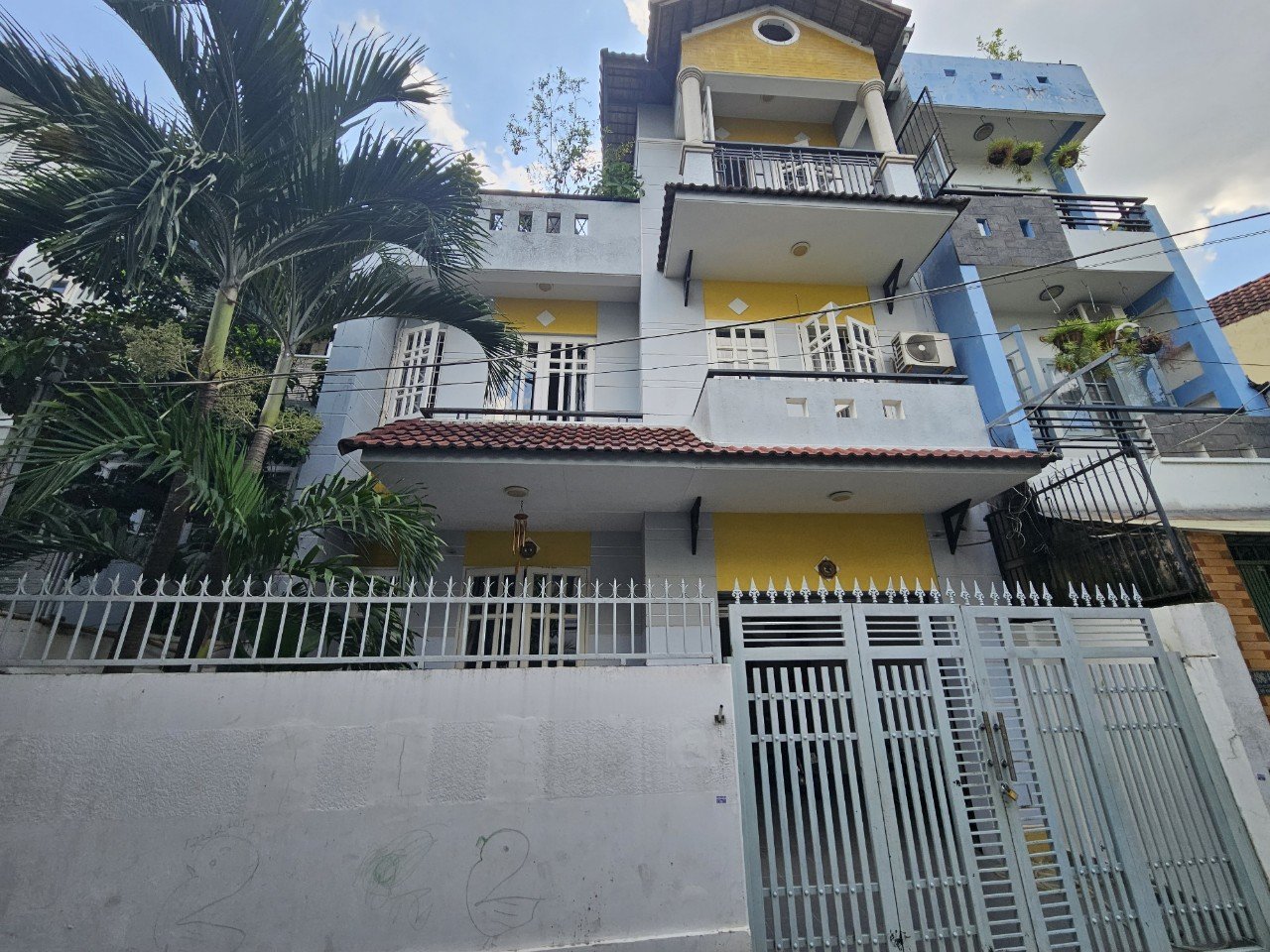 Bán nhà ngõ 496 Dương Quảng Hàm, dt 8x15m x 3 tầng x giá 11,5 tỷ 1