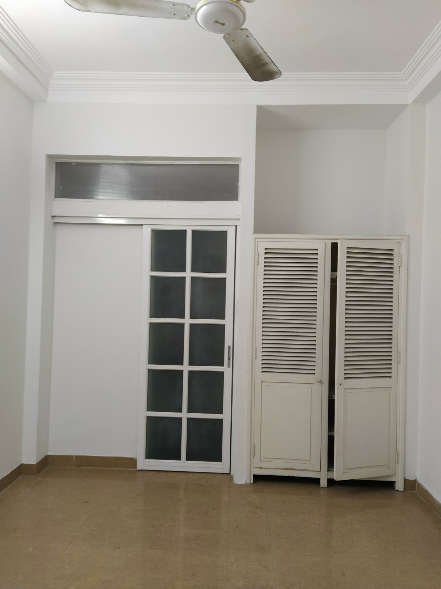 bán nhà 5 tầng Nguyễn Hữu Huân Dt : 56m2 Giá bán 6,1 tỷ liên hệ: 0916961496 Phạm Hải