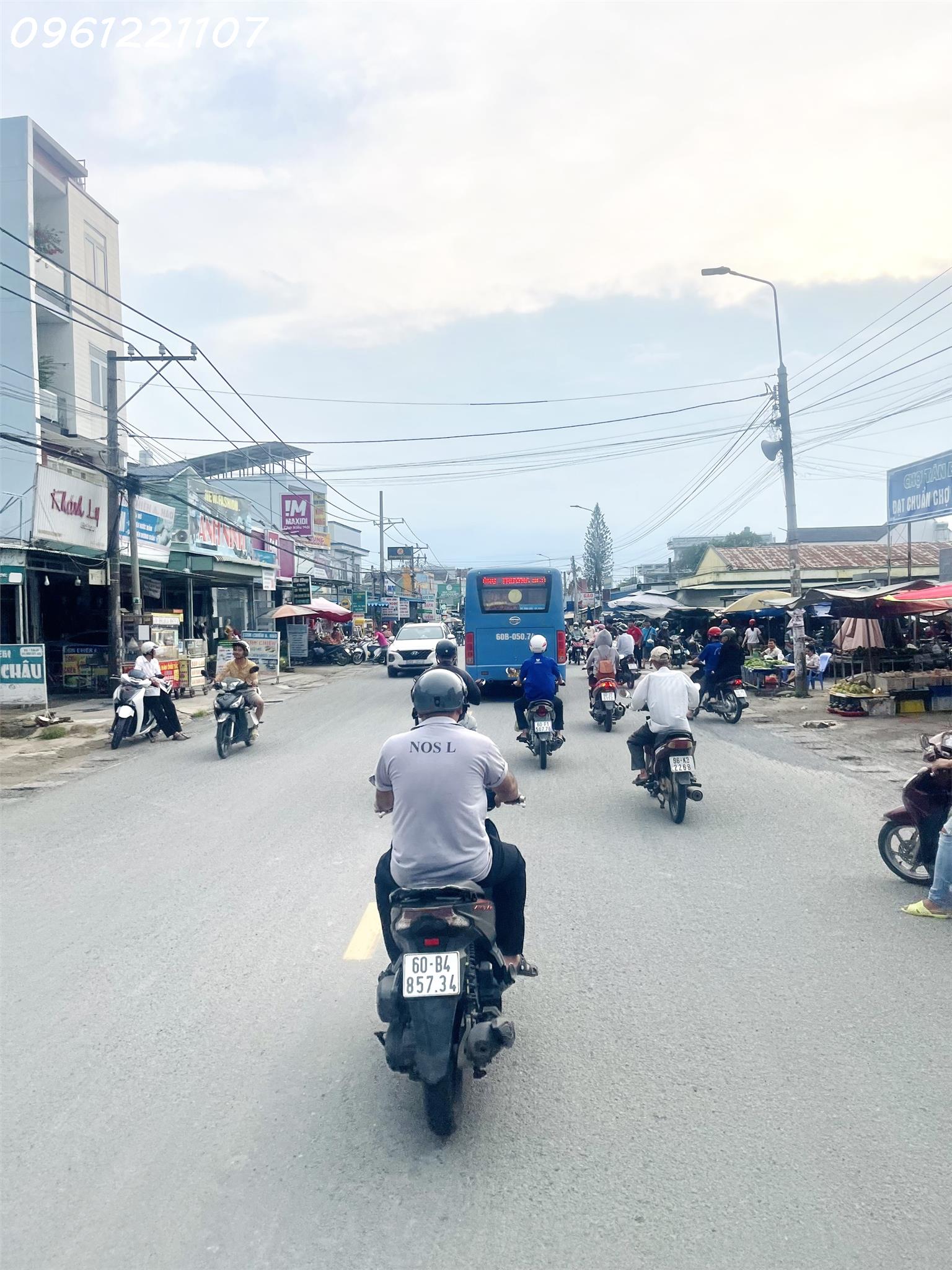 bán gấp gia đình cần tiền trả lãi ngân hàng sổ riêng thổ cư gần chợ 3