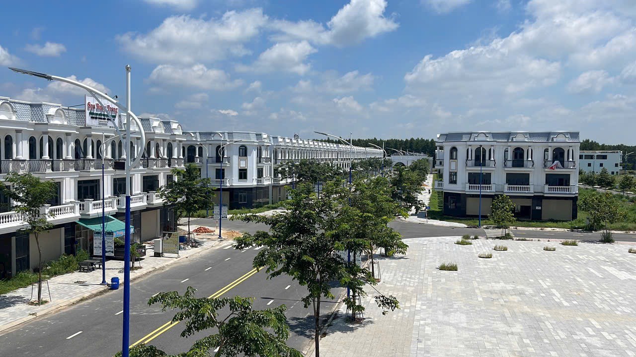 Bán Nhanh lô đất100m2 Full thổ cư,Ngộp Bank,KĐT Thăng Long,Bàu Bàng 2