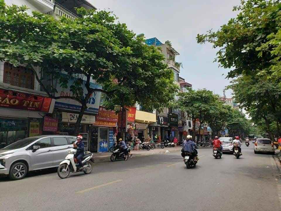 bán nhà mặt phố Ngọc Lâm, 60m, gần ngã tư Ngọc Lâm-Hồng Tiến, cách cầu Chương Dương 5 phút lái xe 3