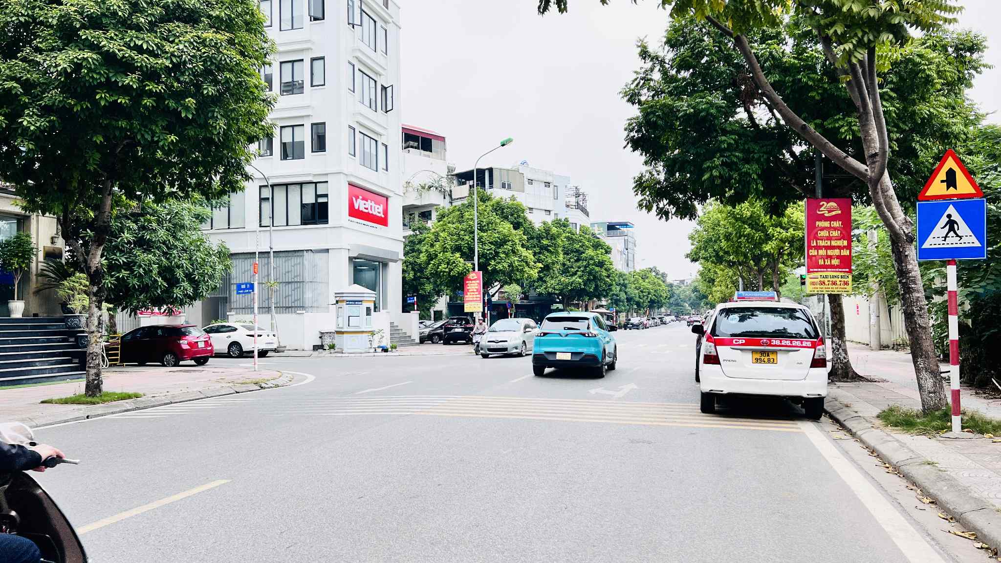 bán nhà Lâm Hạ- bệnh viện Tâm Anh, 90m x 4 tầng, mặt tiền 6m, phân lô, vỉa hè, ôtô tránh 3