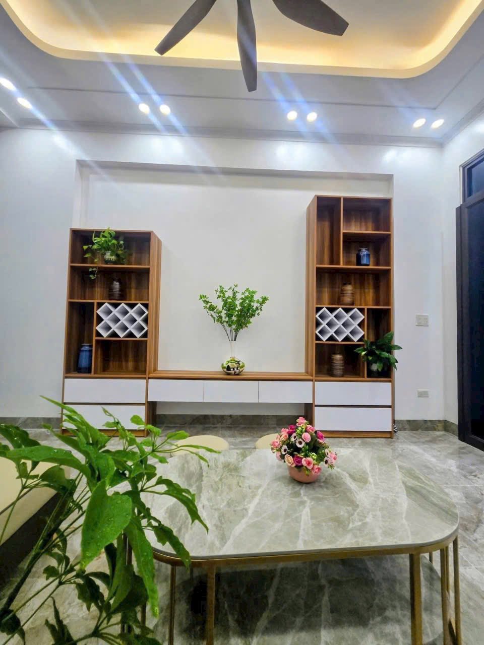 Bán nhà 3 tầng ngõ phố Nguyễn Hữu Cầu, ph Hải Dương, Tây Hải Phòng, 43.5m2, 3 ngủ, 2.25 tỷ