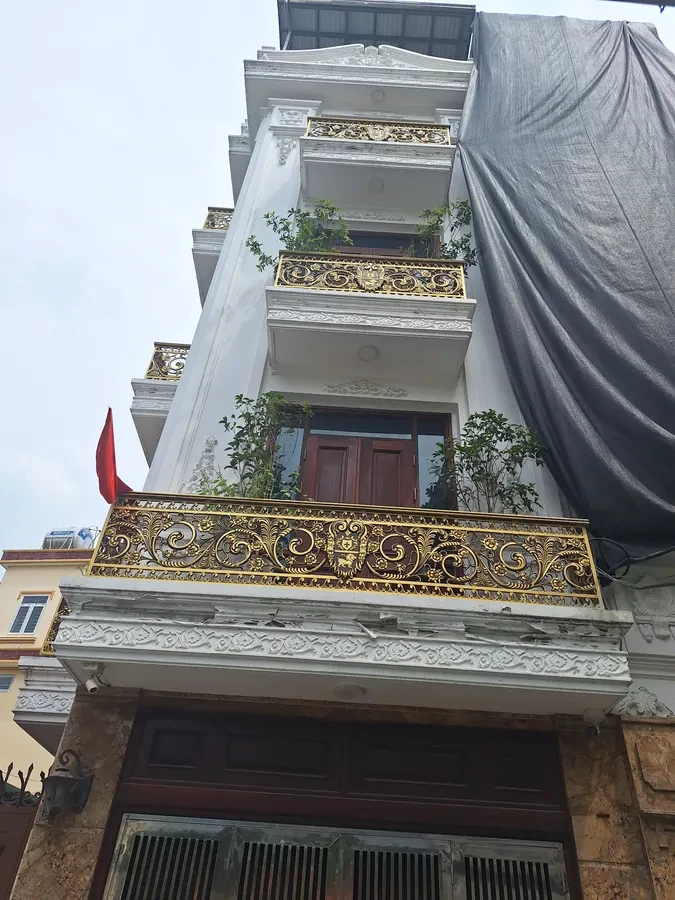 NHÀ MỚI- ĐẸP FULL NỘI THẤT Phố  Nguyễn Văn Linh 48m2 X 5 tầng X11.2 tỷ Long Biên.
