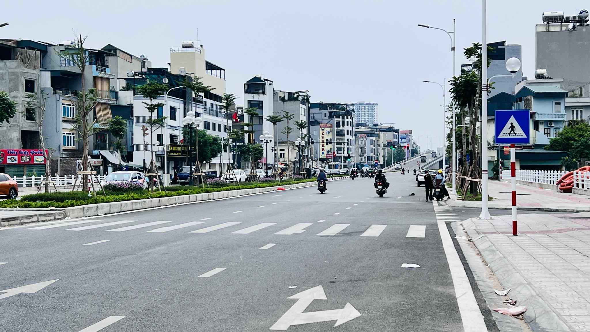 bán nhà mặt phố Hồng Tiến, 310m, mặt tiền 16.8m, 1 mặt phố- 2 mặt ngõ, full thổ cư