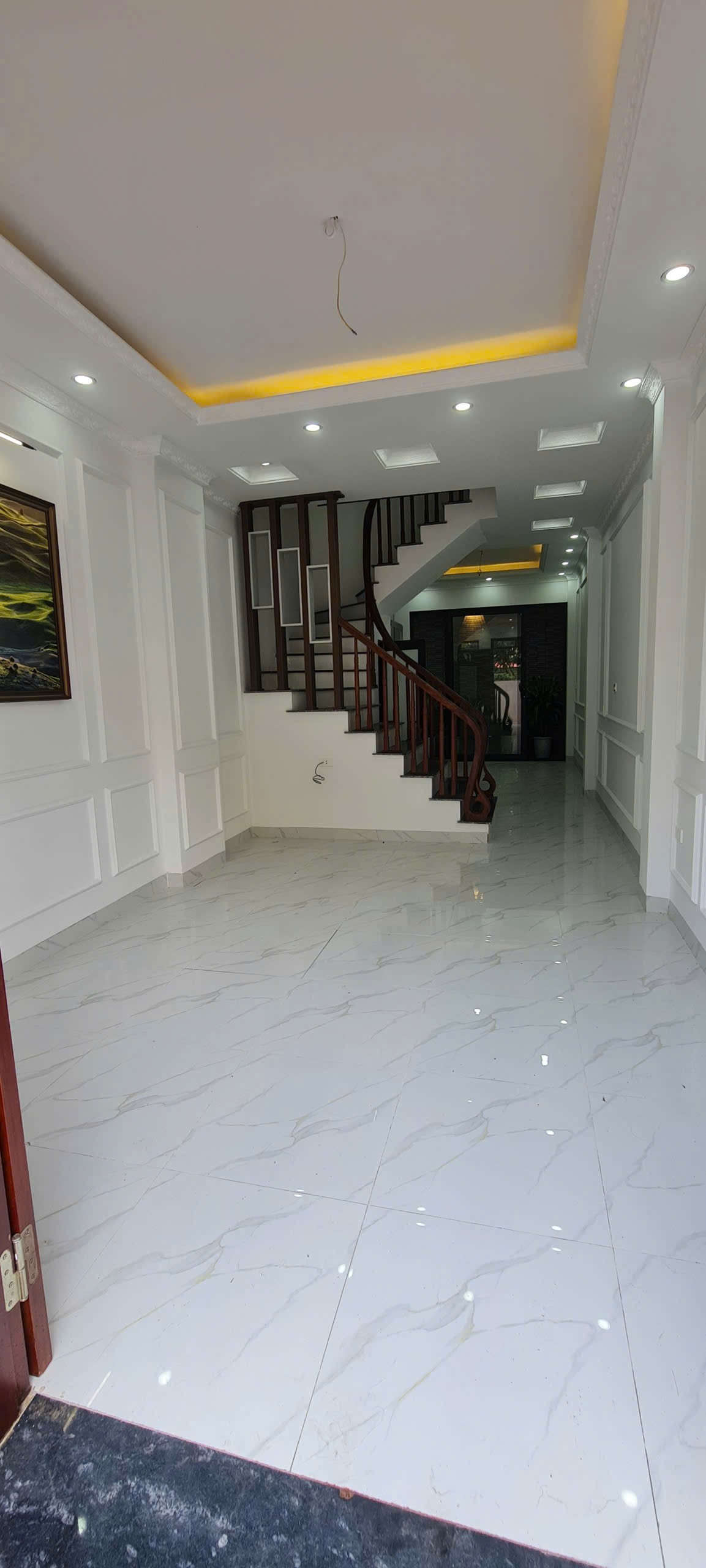 Bán nhà cạnh chợ trung tâm Tân Lập, Đan Phượng. 40m2 xây 5 tầng lệch 80m ra trục chính 422 2