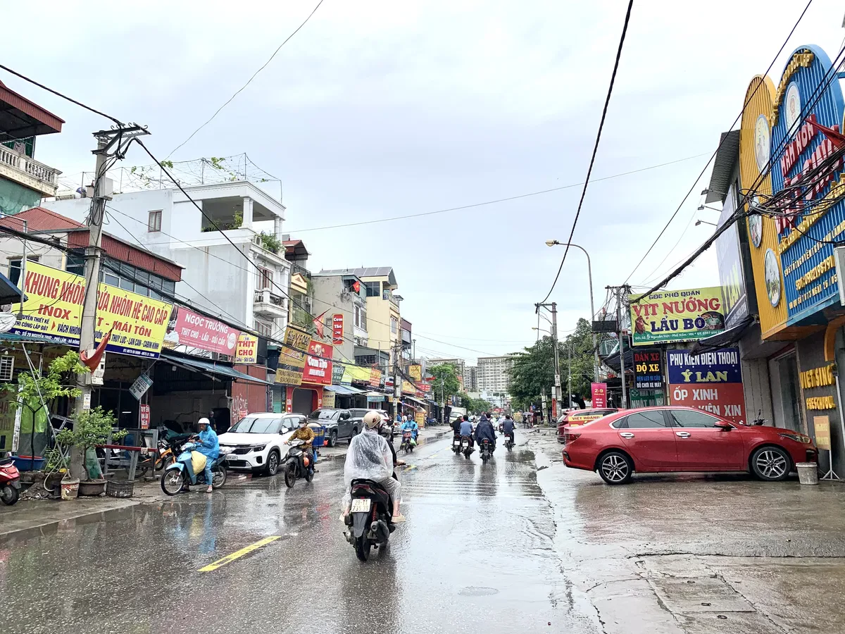 Hiếm nhà mặt đường lớn Nguyễn Trực, 161m2, MT 8m, kinh doanh sầm uất, giá 30 tỷ 2