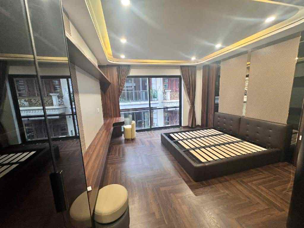 bán nhà Nguyễn Sơn- bệnh viện Tâm Anh, 6 tầng thang máy, gara, nở hậu, full nội thất 4