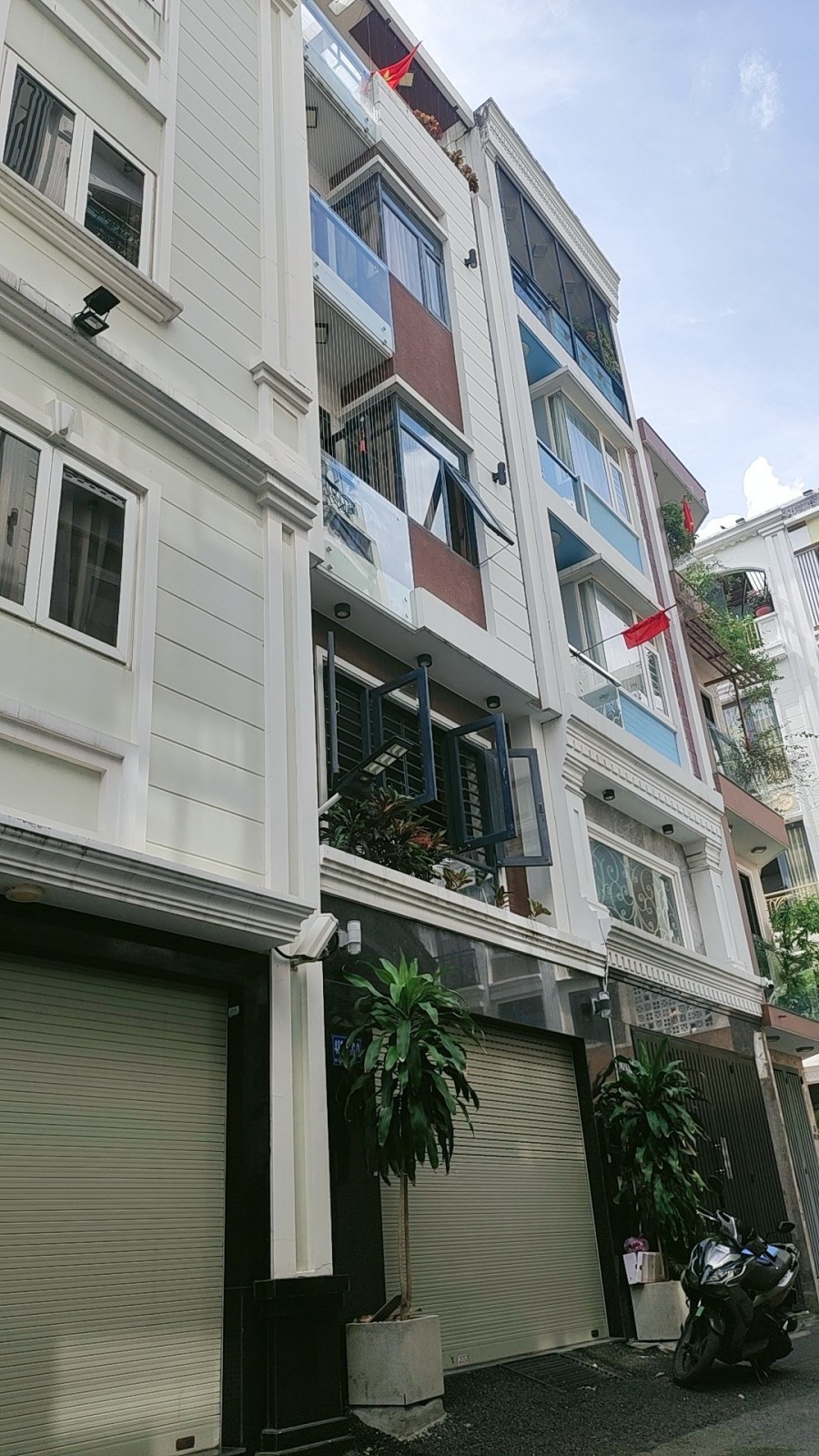 NHÀ ĐẸP 5 TẦNG KHU VIP NƠ TRANG LONG - XE HƠI ĐỖ CỬA - GIÁ SIÊU TỐT 2