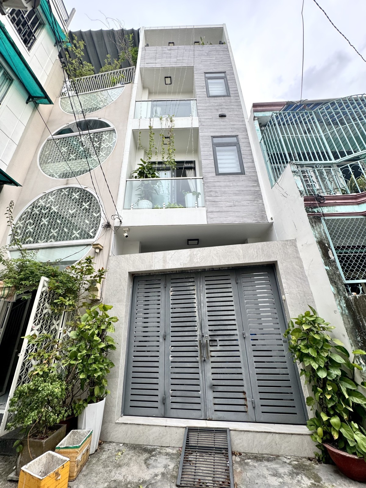 NHÀ NƠ TRANG LONG 4 TẦNG 4PN FULL NỘI THẤT - DTS 160m2 - 8.6 TỶ