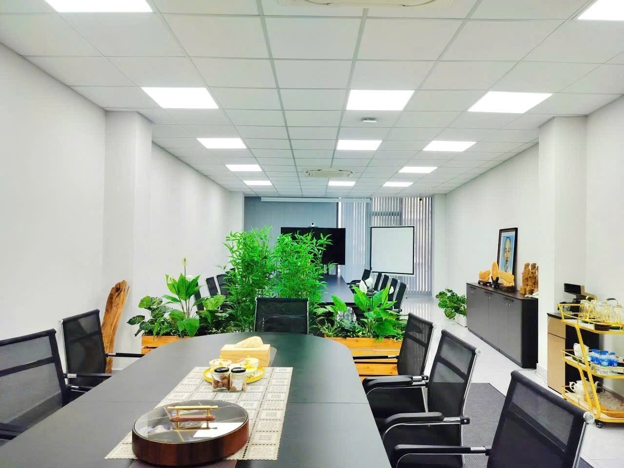 BÁN GẤP TOÀ NHÀ VĂN PHÒNG 8 TẦNG - DT 190m2 NỞ HẬU - MẶT TIỀN ĐƯỜNG NGUYỄN VĂN NGHI 4