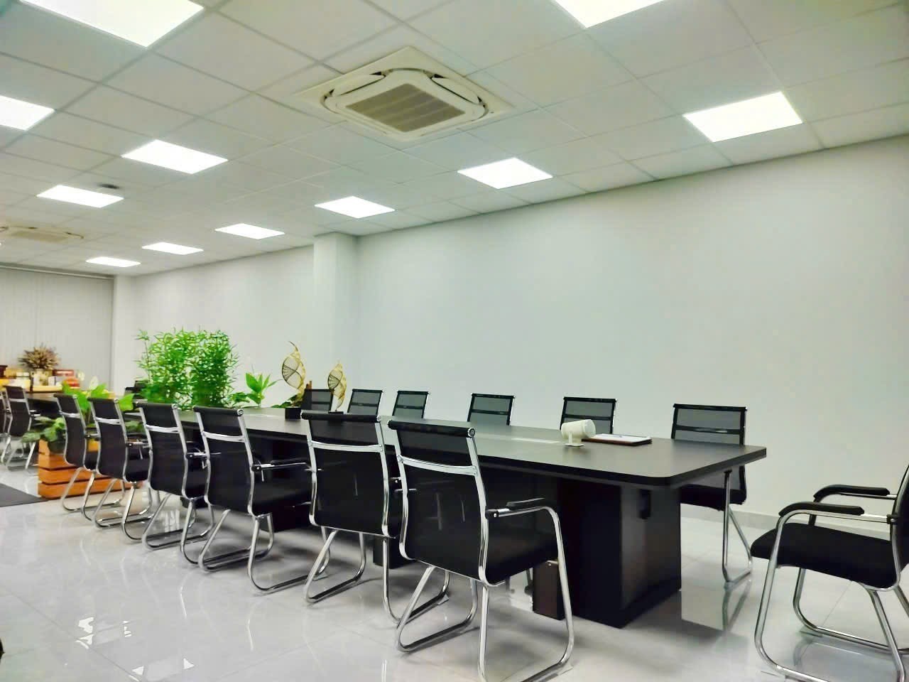 BÁN GẤP TOÀ NHÀ VĂN PHÒNG 8 TẦNG - DT 190m2 NỞ HẬU - MẶT TIỀN ĐƯỜNG NGUYỄN VĂN NGHI 3