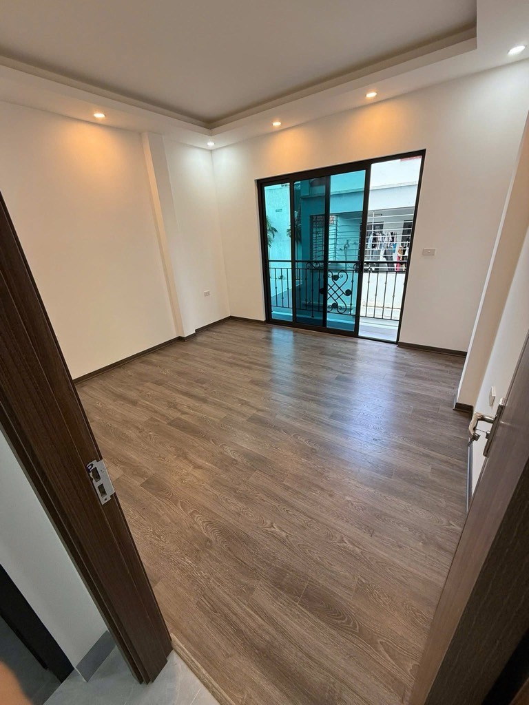 TRUNG TÂM NAM TỪ LIÊM- THANG MÁY XỊN XÒ- 55M X 5 TẦNG- 6 NGỦ- GIÁ NHỈNH 7 TỶ 2