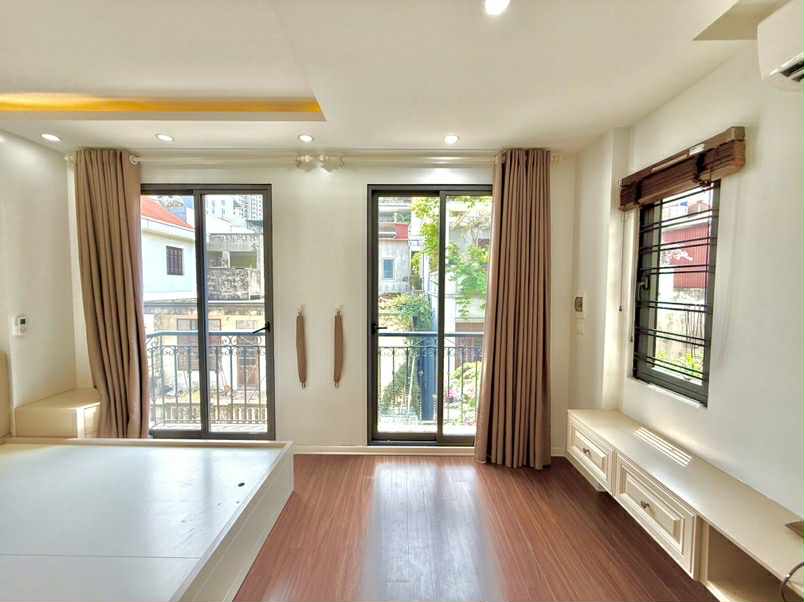 nhà đẹp lô góc Hồng Tiến, 45m x 5 tầng, mặt tiền 4.5m, gara ôtô, phân lô bàn cờ, ôtô chạy vòng 3