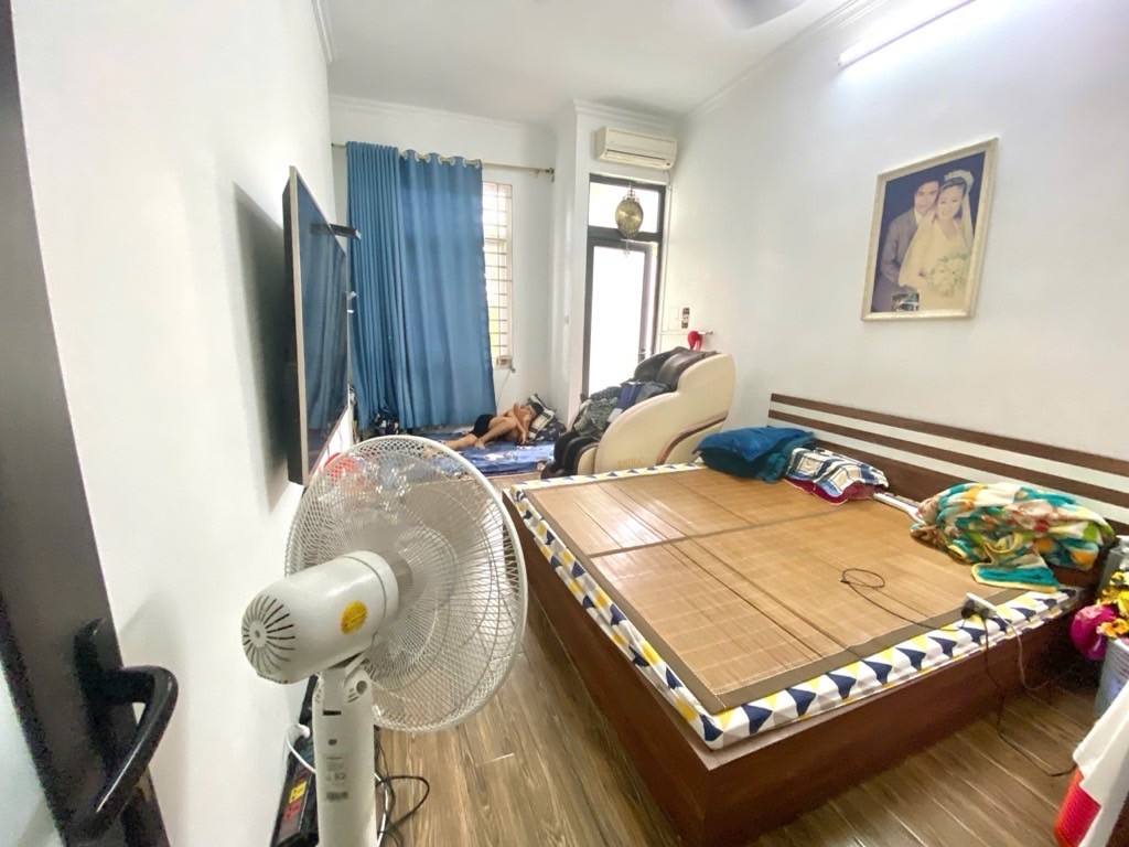 Cần bán Nhà mặt tiền đường Vĩnh Tuy, Phường Vĩnh Tuy, Diện tích 35m², Giá 14.7 Tỷ 2