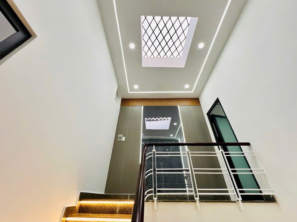 Bán nhà đường xe hơi Nguyễn Thị Tần 4x20 chỉ 6 tỷ 2 3