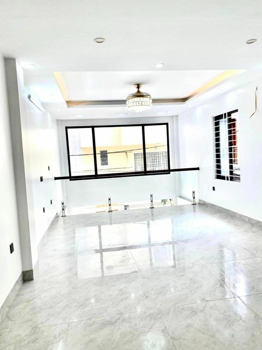 Bán nhà trung tâm Hoài Đức, khu đô thị Hinode Royal Park 42M 5 Tầng, gara ô tô, kinh doanh 3