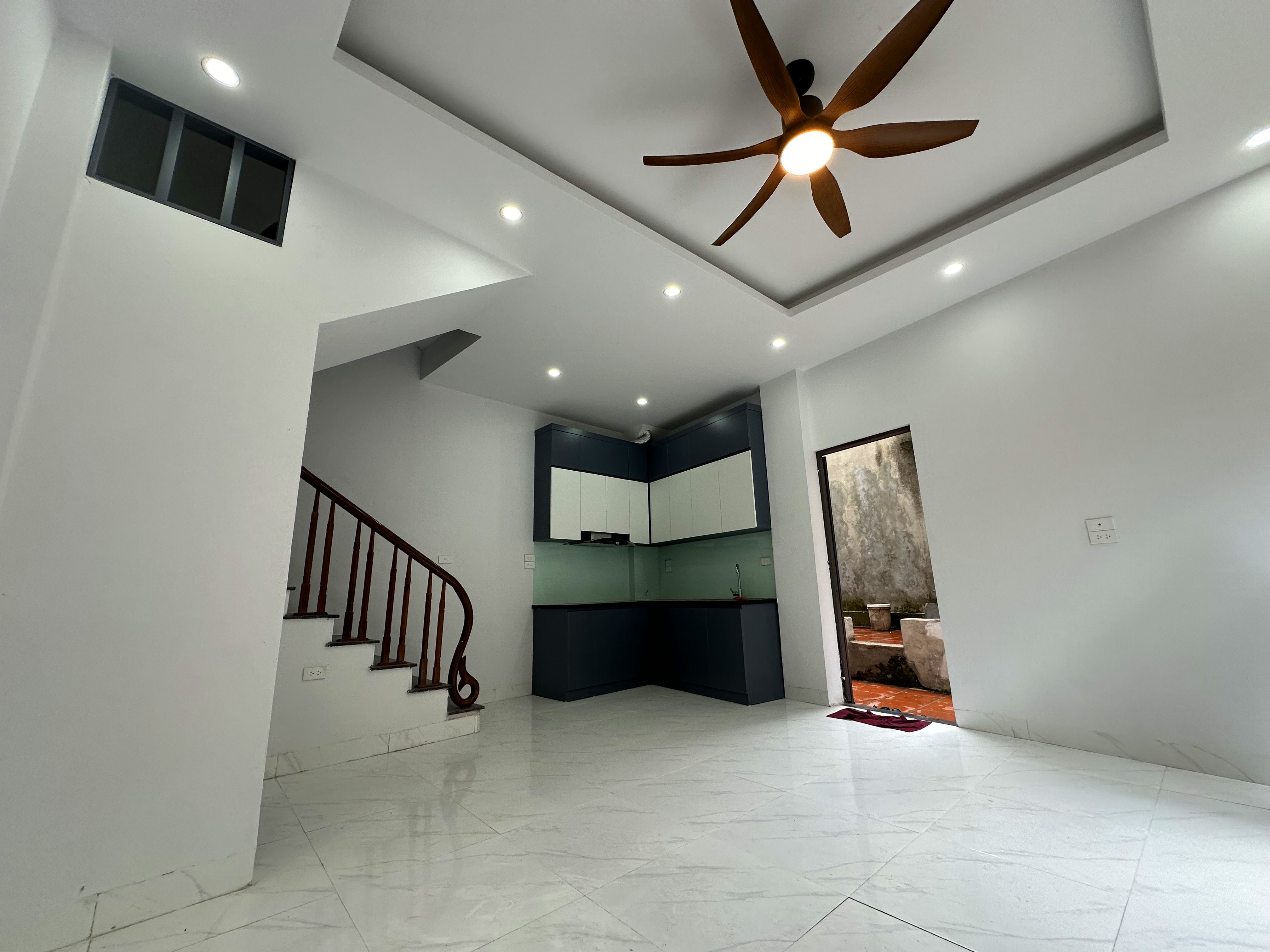 Sở hữu nhà Đa Sỹ, lô góc 5 tầng mới, gần sân bóng, bể bơi Đa Sỹ. Giá chỉ 5 tỷ 3