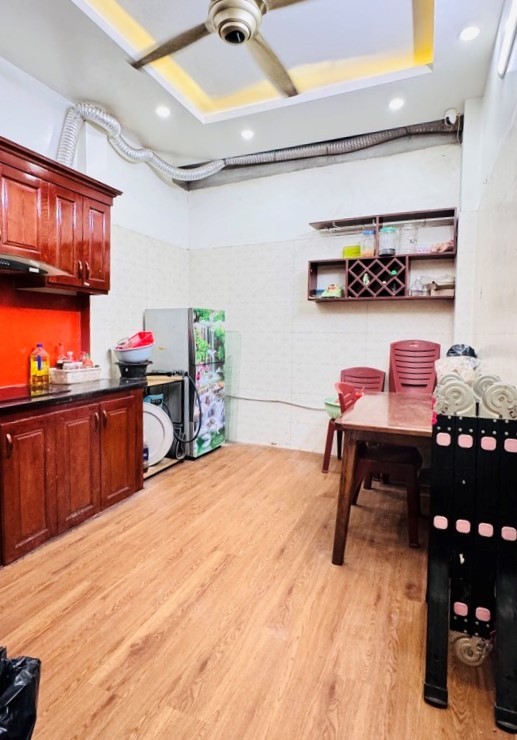 Hiếm nhà mặt phố Hoàng Hoa Thám, 86m2, MT 5.7m, vị trí đẹp, KD tốt, giá 33 tỷ