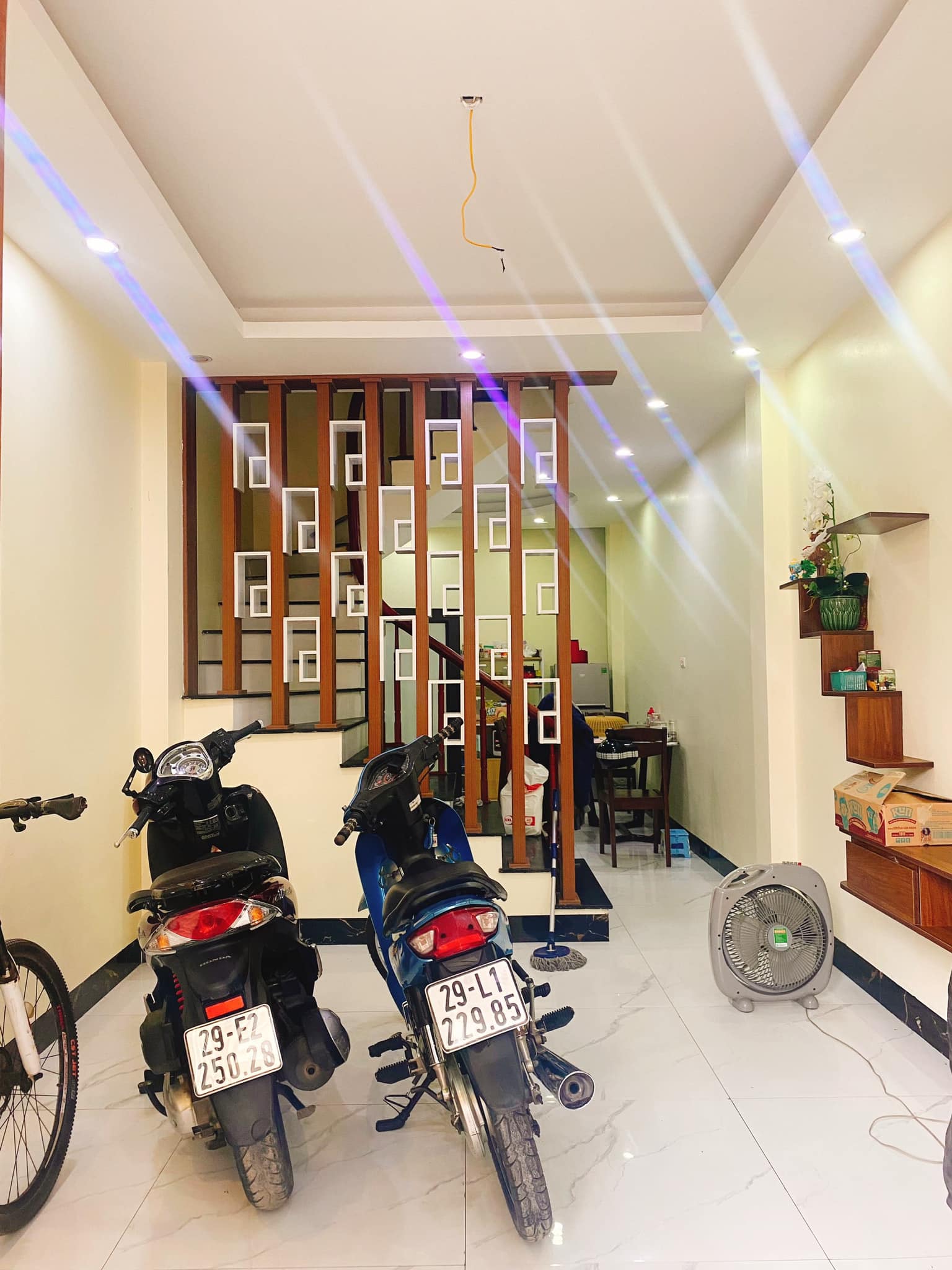 NHÀ THỤY PHƯƠNG – 37M² x 5 TẦNG – Ô TÔ ĐỖ CỔNG – GẦN CHỢ KẺ VẼ – GIÁ CHỈ 7 TỶ 3