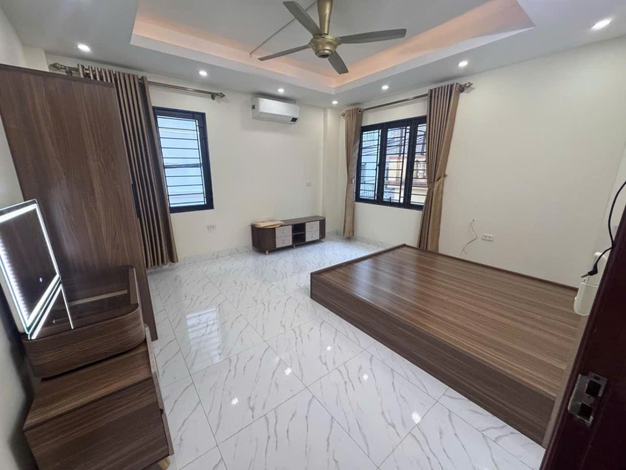 Đât DV02 khu B yên nghĩa hà đông _ cách bến xe yên nghĩa 100m _ thang máy _ nhà mới _ trang thiết