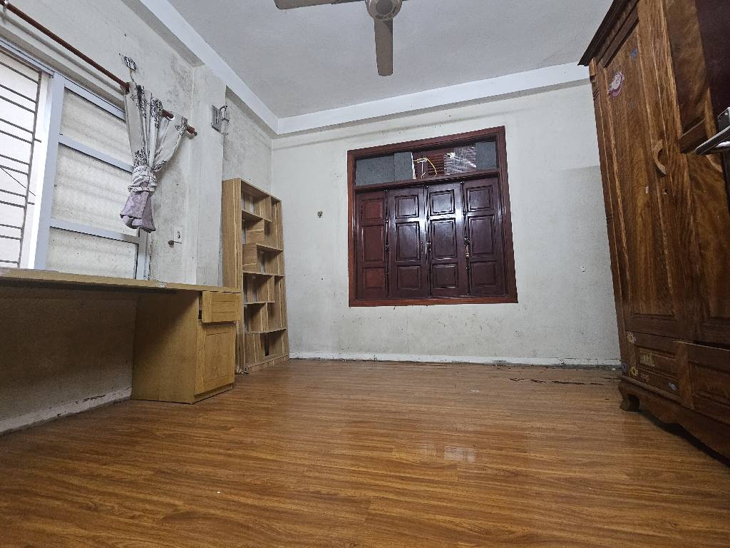 Cần bán Nhà mặt tiền đường Tam Trinh, Phường Mai Động, Diện tích 37m², Giá 5.4 Tỷ 2