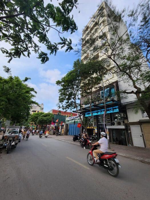 Bán nhà mặt phố Xuân La, Tây Hồ, vỉa hè ô tô tránh, kinh doanh sầm uất. Giá 22 tỷ