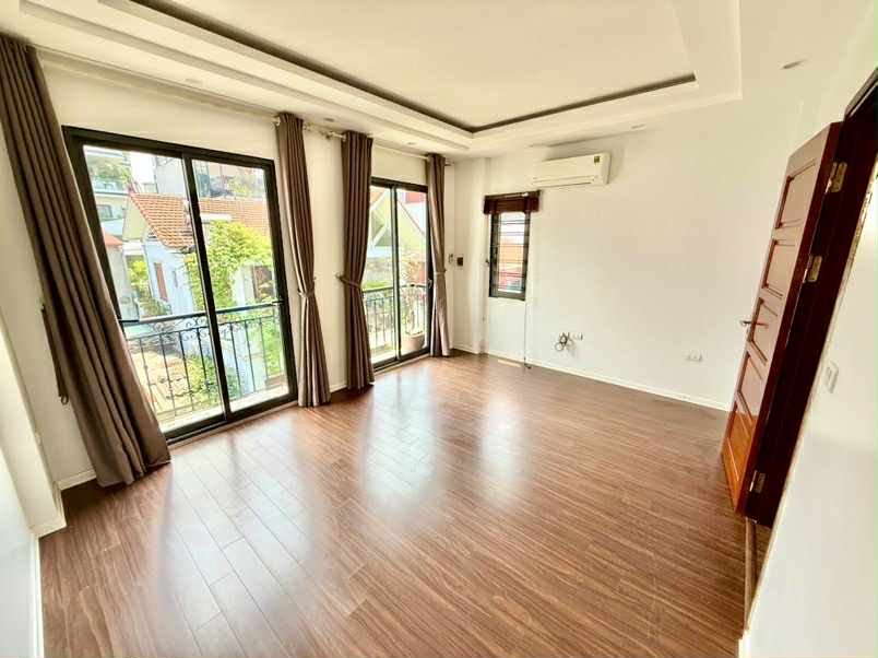nhà đẹp lô góc Hồng Tiến, 45m x 5 tầng, mặt tiền 4.5m, gara ôtô, phân lô bàn cờ, ôtô chạy vòng 4
