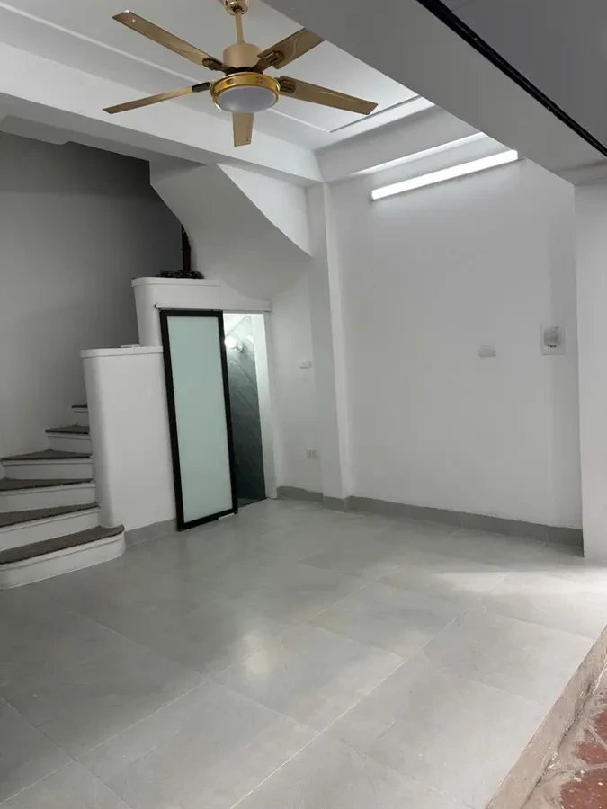 Bán Nhà Thịnh Quang 20m2. 5 tầng. mătj tiền 4.2m. giá 5.4 tỷ Đống Đa Hà Nội