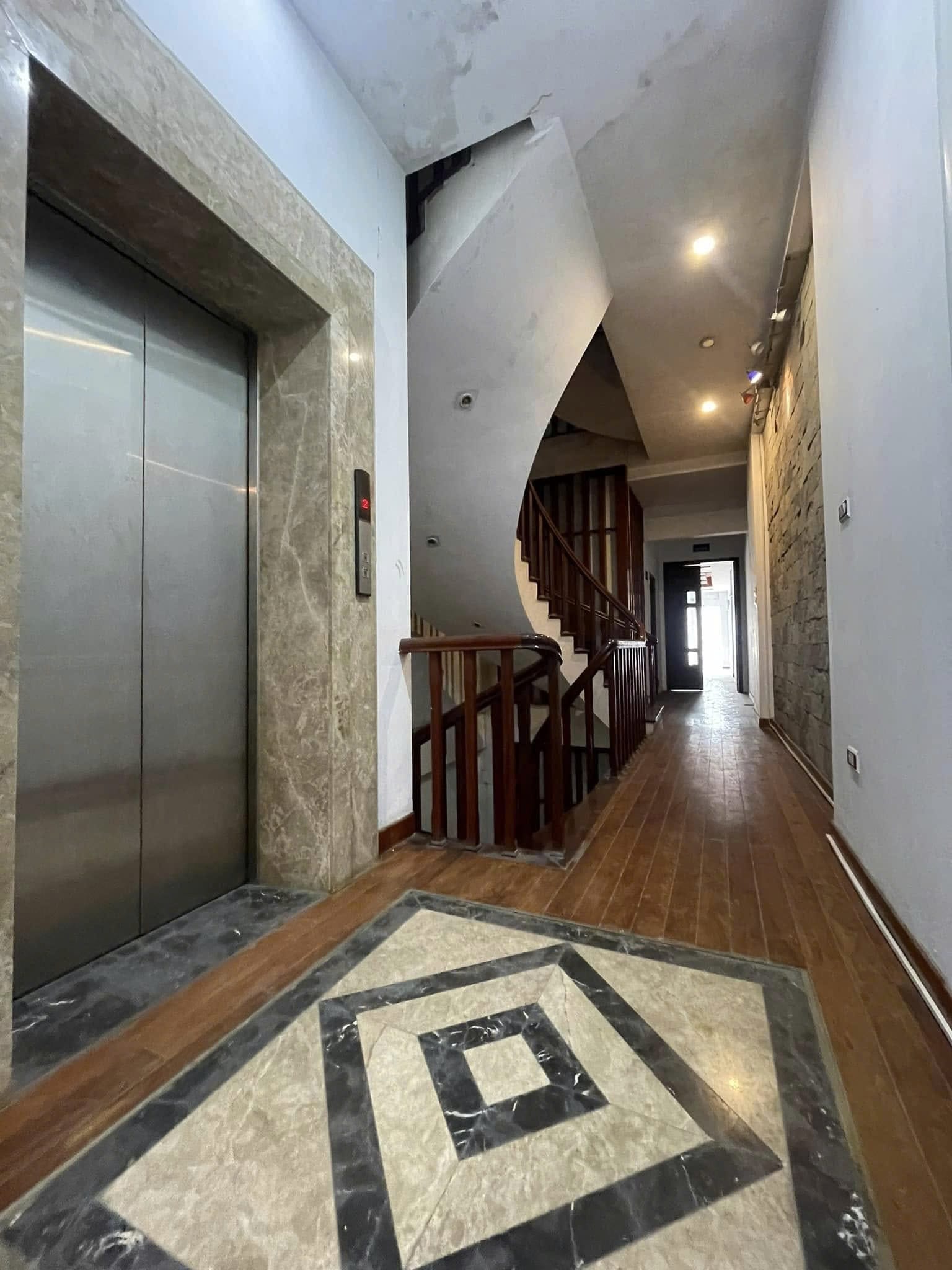 Mặt phố Vũ Thạnh 140m² MT 4.1m 7 tầng thang máy giá 42.5 tỷ dòng tiền 110tr/tháng 2