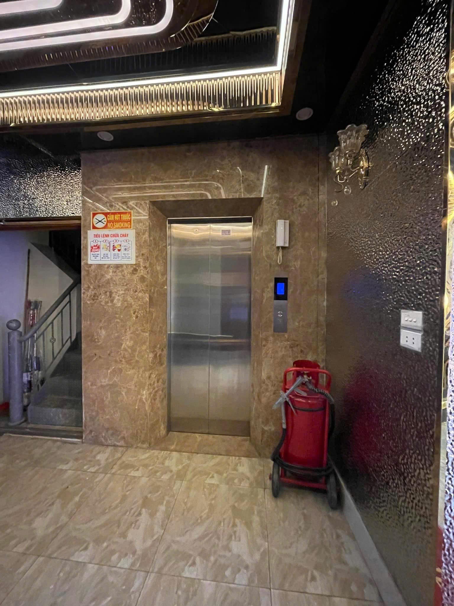 Chủ cần bán gấp Giảm 5 tỷ MP Trung Hoà CG 132m² 5T MT5.6m Thang máy KD sầm uất 82 tỷ 2