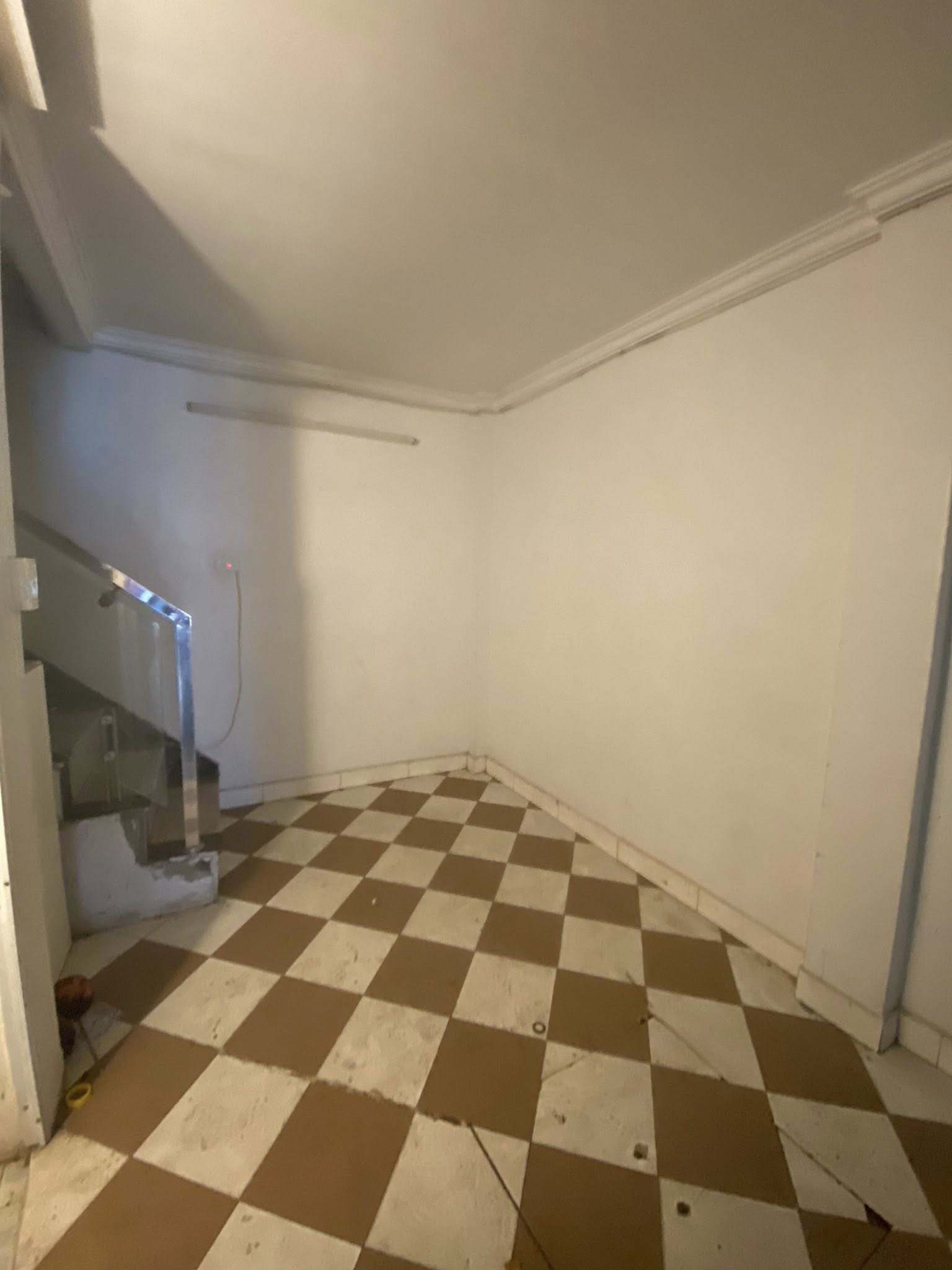 Mặt Phố Thái Hà 45M2 6 Tầng 28 Tỷ Thông Sàn cầu thang cuối 2