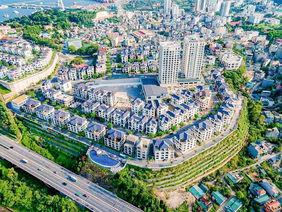 Cần bán Căn hộ chung cư Phường Bãi Cháy, Hạ Long, Diện tích 83m², Giá 3.95 Tỷ