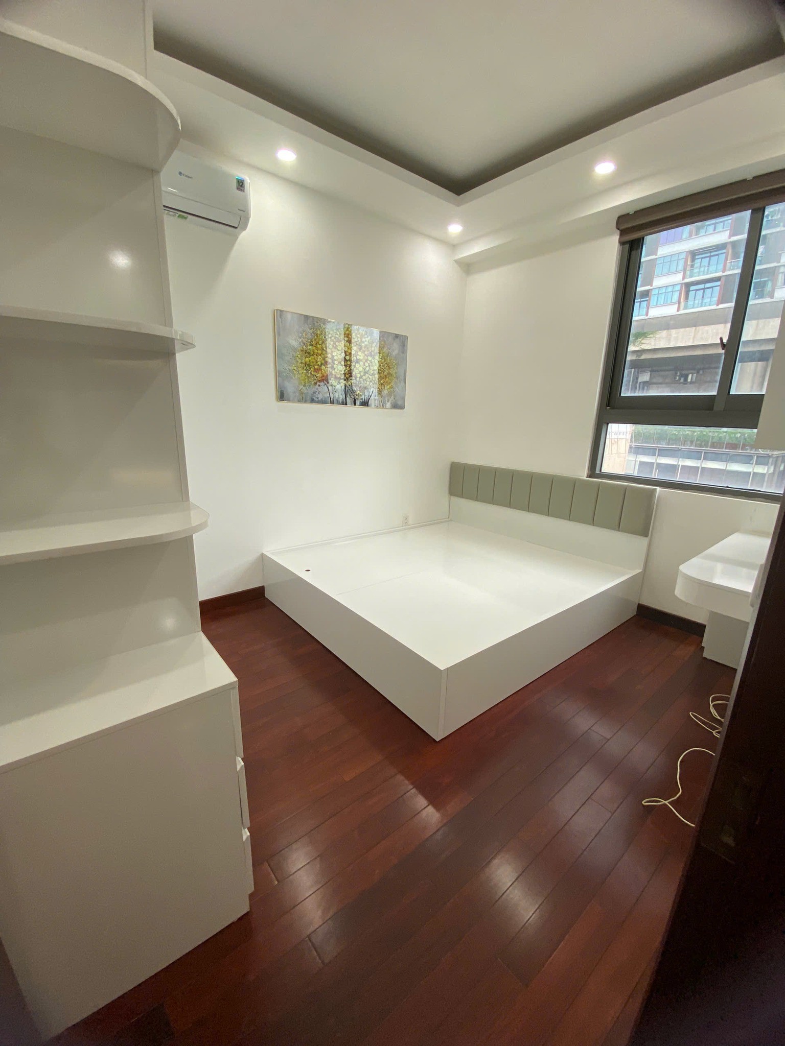 Căn hộ 3 phòng ngủ- Mỹ ĐÌnh Plaza. Nội thất trang bị đầy đủ chưa sử dụng.