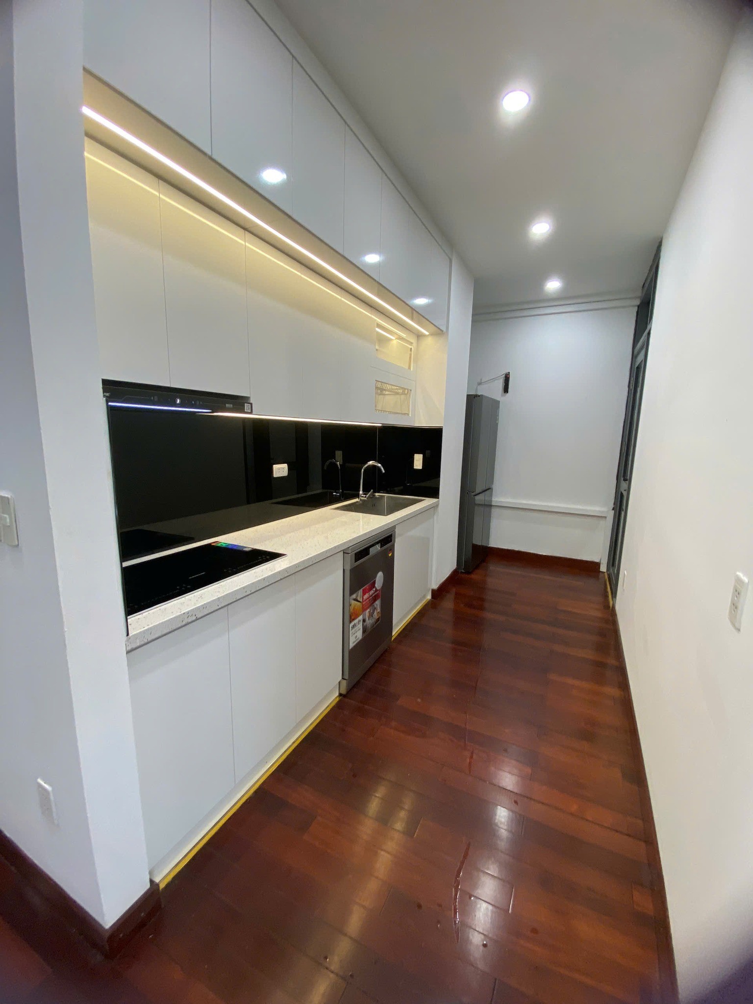 Căn hộ 3 phòng ngủ- Mỹ ĐÌnh Plaza. Nội thất trang bị đầy đủ chưa sử dụng. 2