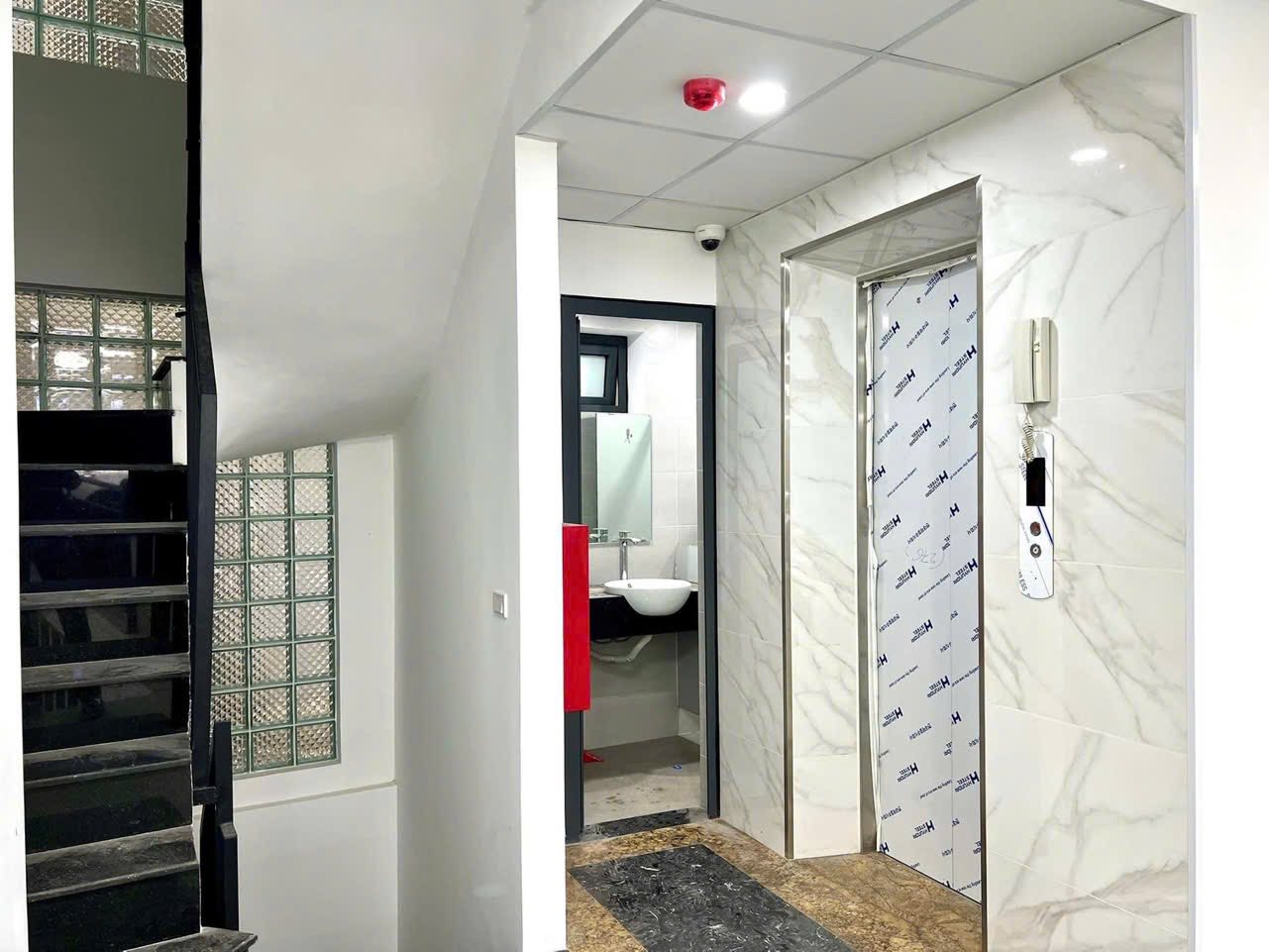 HIẾM CÓ! MP Yên Phụ 85m² MT 5.8m 7 tầng thang máy KD đỉnh, 37.5 tỷ. 2