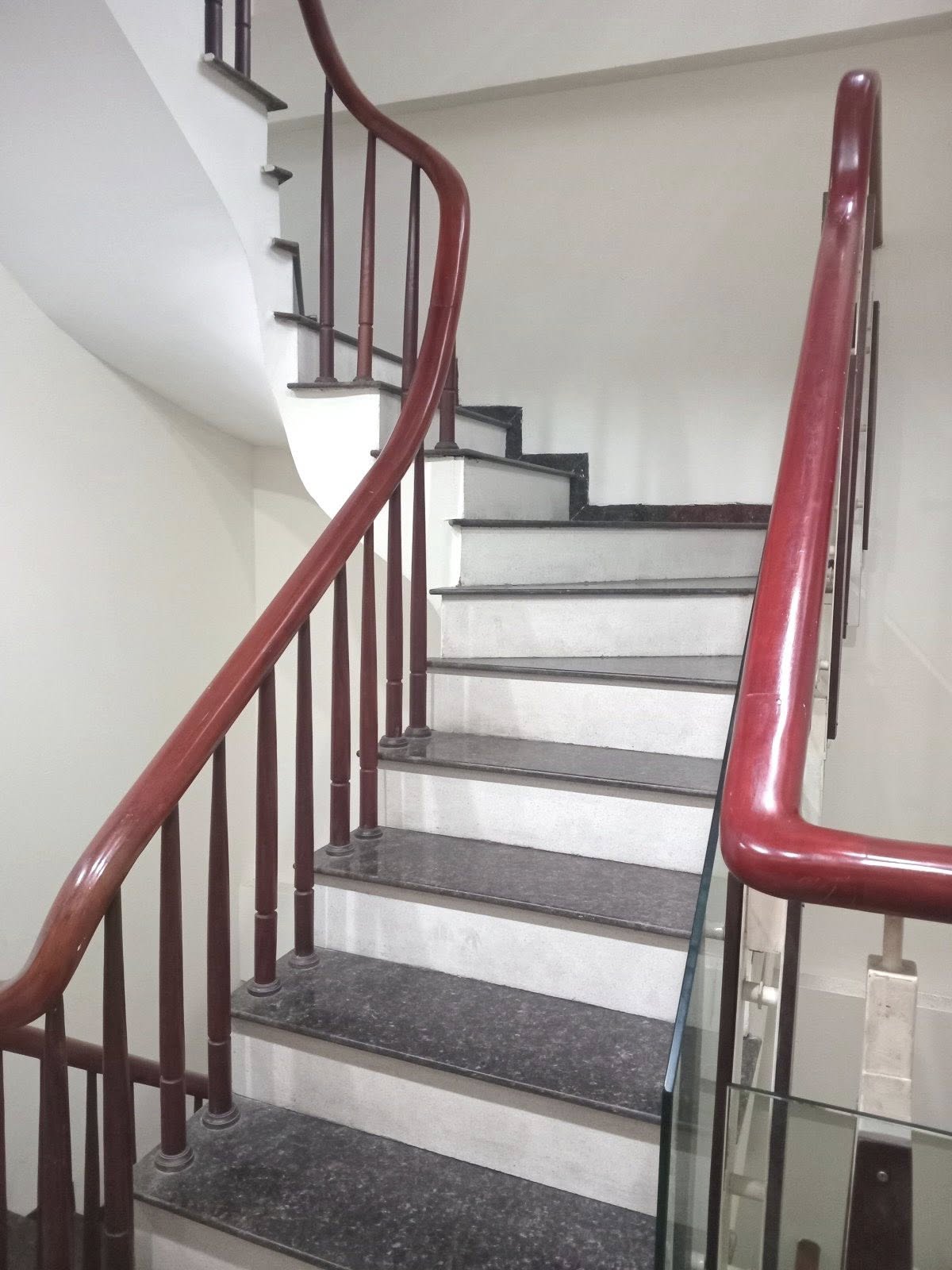 Thái Hà ÔTÔ tránh đỗ 10M Ra Mặt Phố 105M2 7 Tầng Thang Máy 53 Tỷ Dòng Tiền cao 5