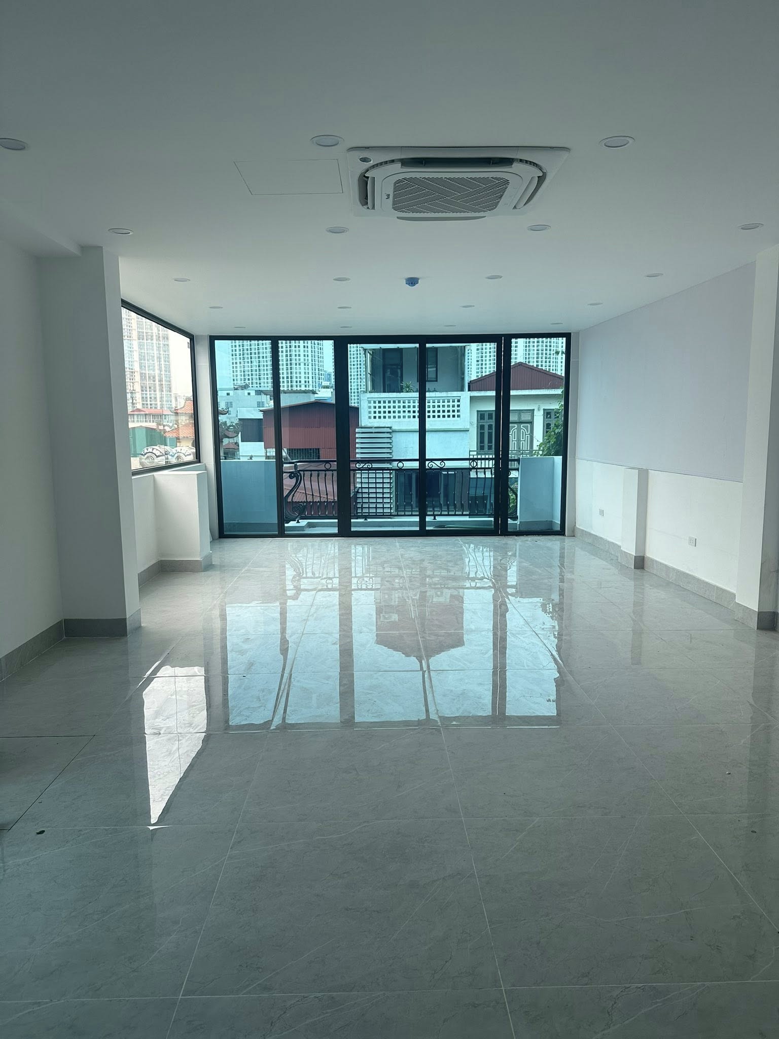 Hiếm có MP Vương Thừa Vũ 75m² 8 tầng lô góc vỉa hè rộng toà văn phòng 52.5 tỷ 3