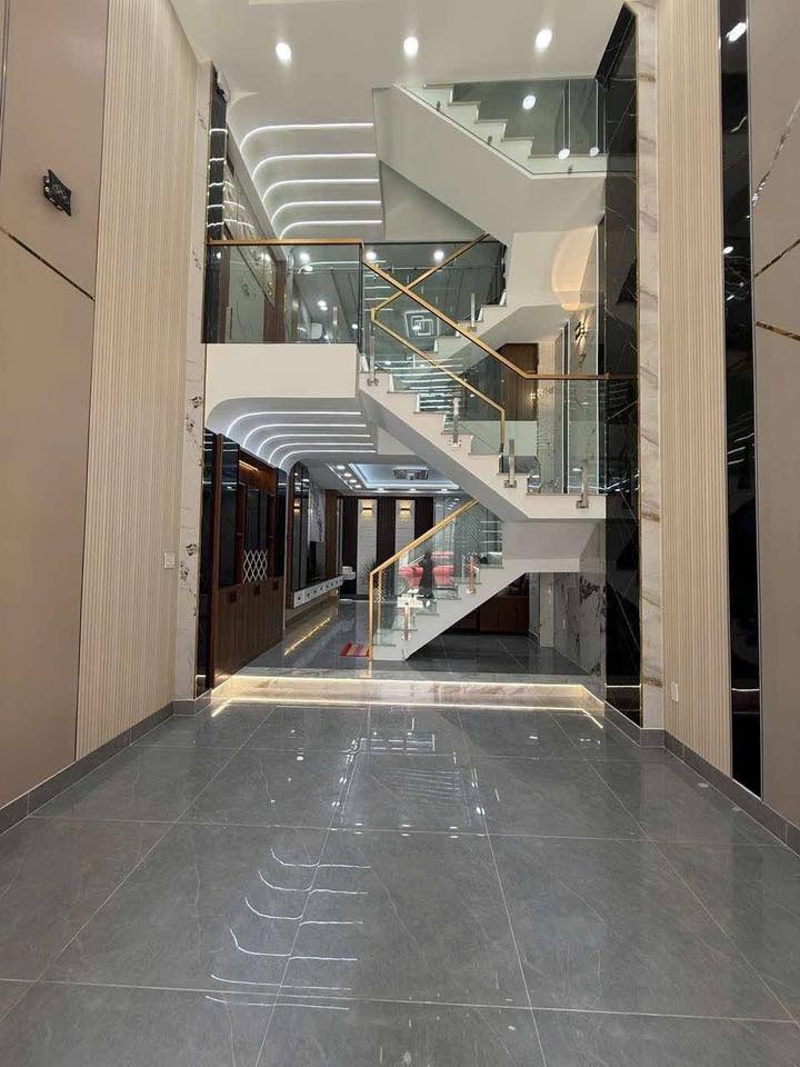 SIÊU PHẨM 5 TẦNG THIẾT KẾ SANG TRỌNG HIỆN ĐẠI 53M2, TẶNG FULL NỘI THẤT CAO CẤP. GẦN NGÃ BA ĐÔNG 2