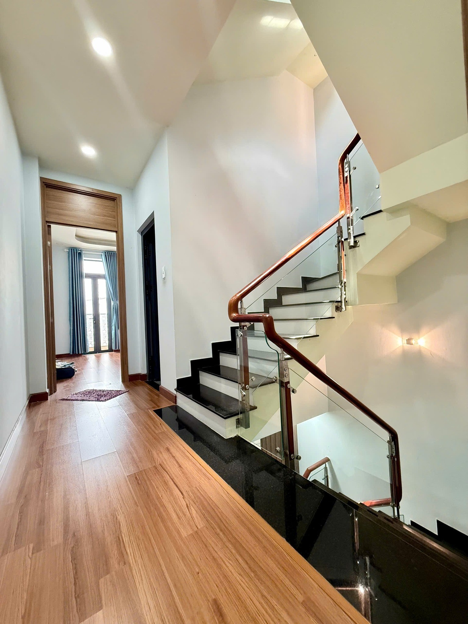 NHÀ 4 TẦNG BTCT MỚI ĐẸP LUNG LINH 60M2, NGAY BẾN XE BUÝT HIỆP THÀNH. QUẬN 12. 4