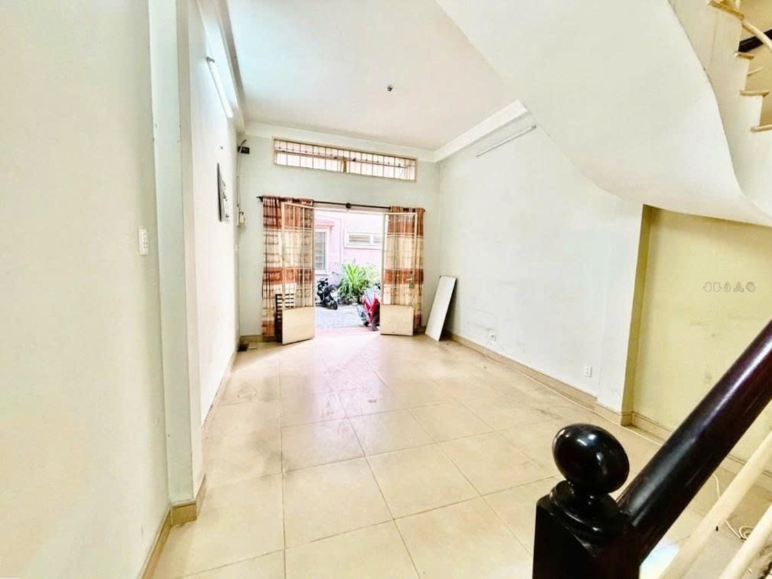 Phú Nhuận - Nhà 3 tầng 76m2 (4x19) - 6 phòng ngủ - Hẻm rộng - Nhỉnh 8 t.ỷ 2