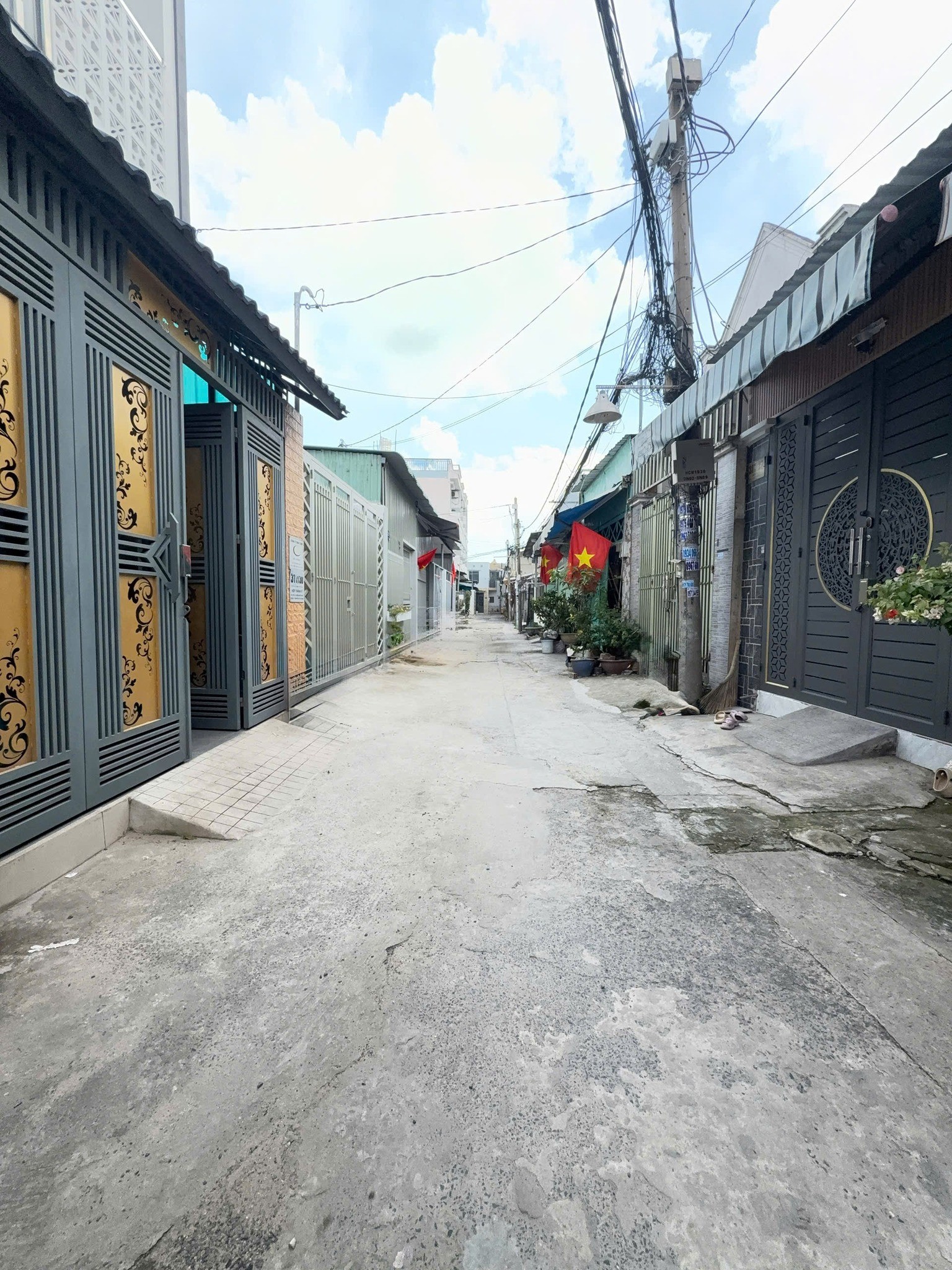 NHÀ 4 TẦNG BTCT MỚI ĐẸP LUNG LINH 60M2, NGAY BẾN XE BUÝT HIỆP THÀNH. QUẬN 12. 5