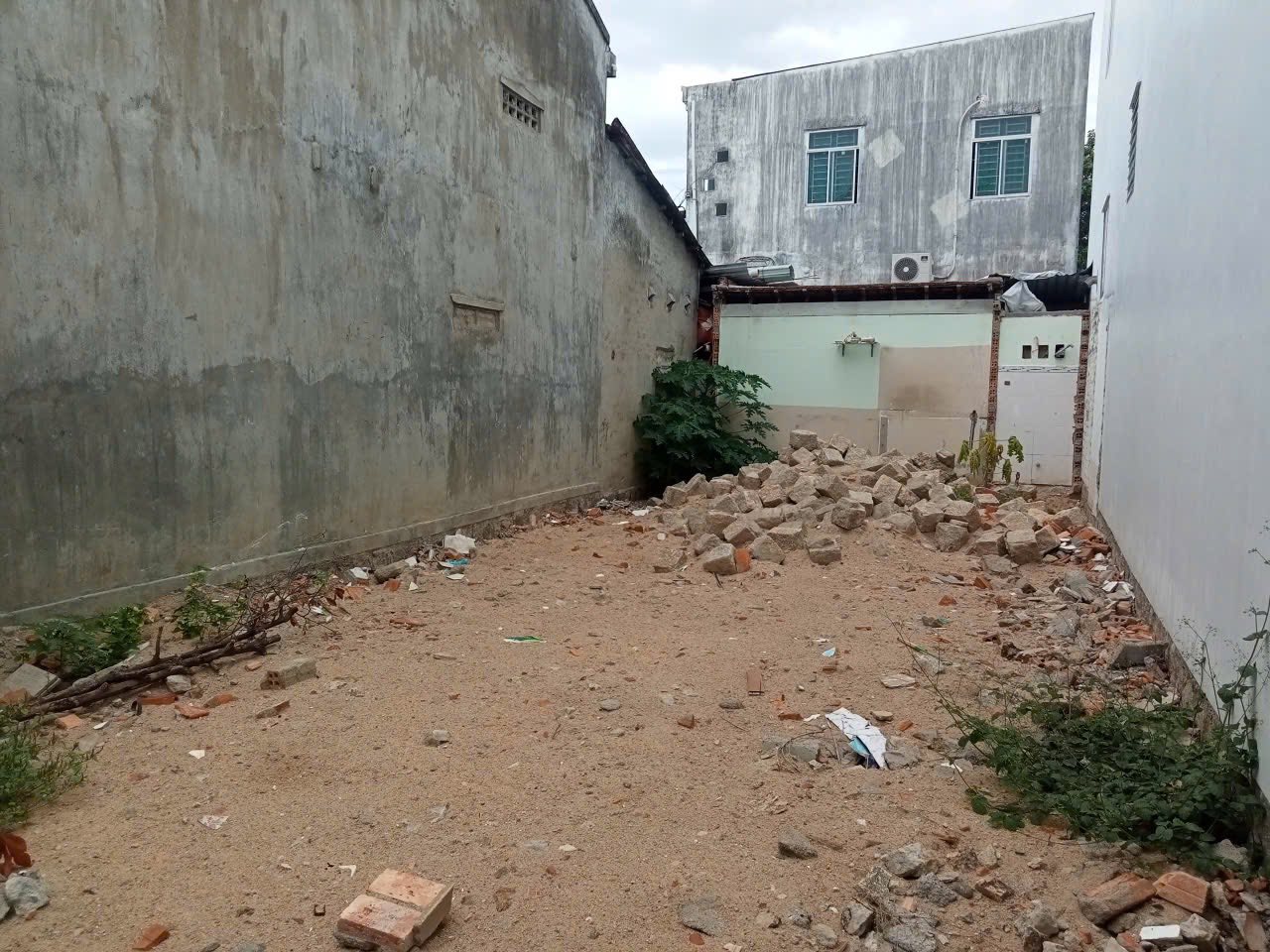 CẦN TIỀN BÁN GẤP ĐẤT HẼM LƯƠNG ĐÌNH CỦA, PHƯỜNG NGỌC HIỆP, SÁT KHU TÁI ĐỊNH CƯ NGỌC HIỆP . GIÁ RẺ