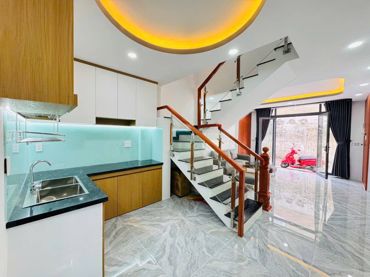 NHÀ 2 TẦNG LÔ GÓC 2 MẶT HẺM 38M2 HXH GẦN MẶT TIỀN BÙI VĂN NGỮ SÁT BÊN CHỢ NGÃ BA ĐÔNG QUANG. HIỆP