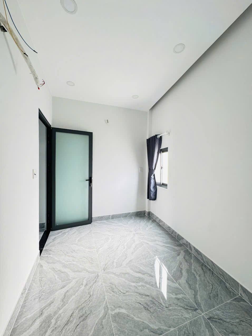 NHÀ 2 TẦNG LÔ GÓC 2 MẶT HẺM 38M2 HXH GẦN MẶT TIỀN BÙI VĂN NGỮ SÁT BÊN CHỢ NGÃ BA ĐÔNG QUANG. HIỆP 5