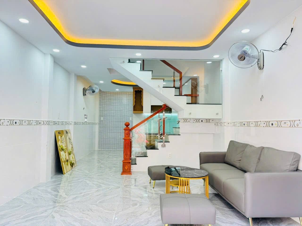 NHÀ 2 TẦNG LÔ GÓC 2 MẶT HẺM 38M2 HXH GẦN MẶT TIỀN BÙI VĂN NGỮ SÁT BÊN CHỢ NGÃ BA ĐÔNG QUANG. HIỆP 3