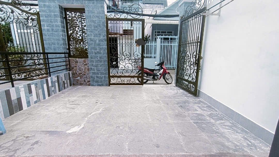 :nhà 7 triệu 3 phòng ngủ có sân đậu ô tô gần bệnh viện Phụ Sản Cần Thơ 2