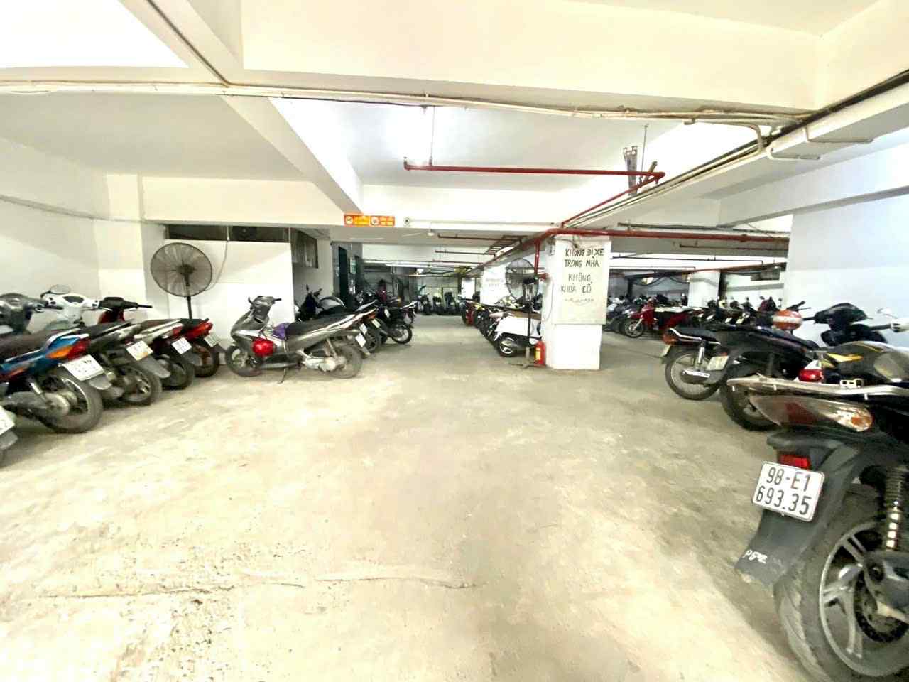 toà nhà thương mại Long Biên, 255m x 8tầng, mặt tiền 17.5m, dòng tiền 200tr/tháng 5